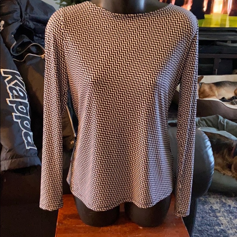 Nice blouse - Picture 3 of 3